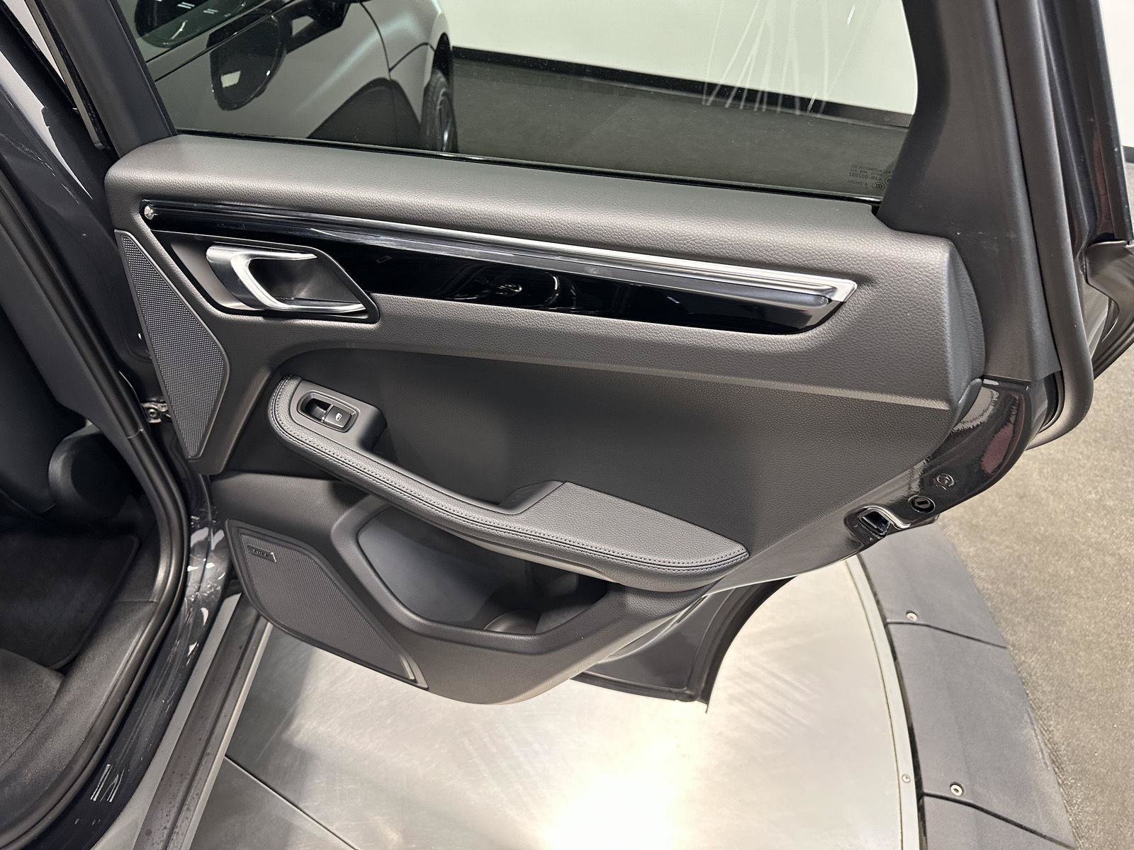 Certified 2026 Porsche Macan AWD/4WD image 39