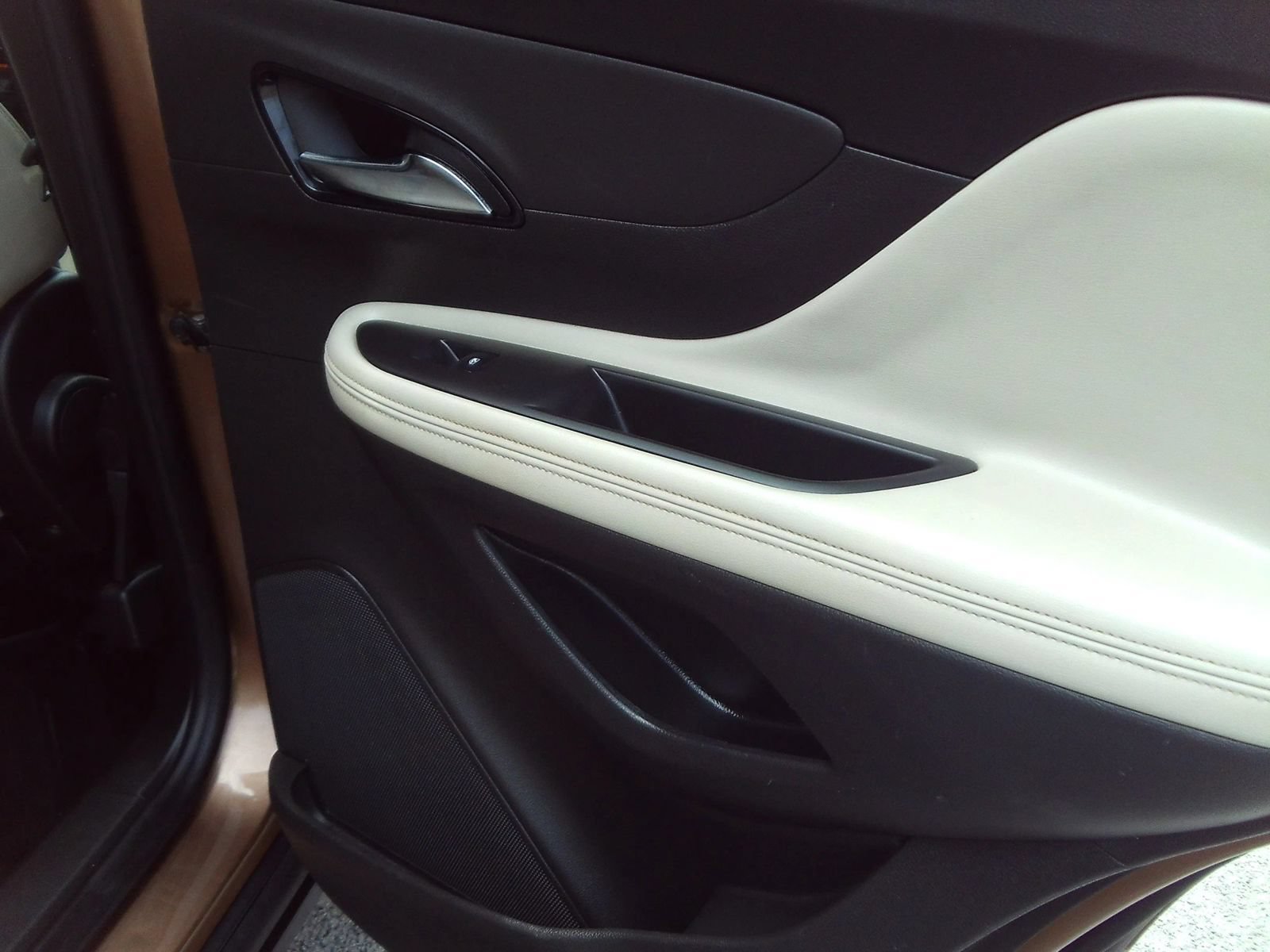 Used 2017 Buick Encore Essence w/ Experience Buick Package FWD image 25
