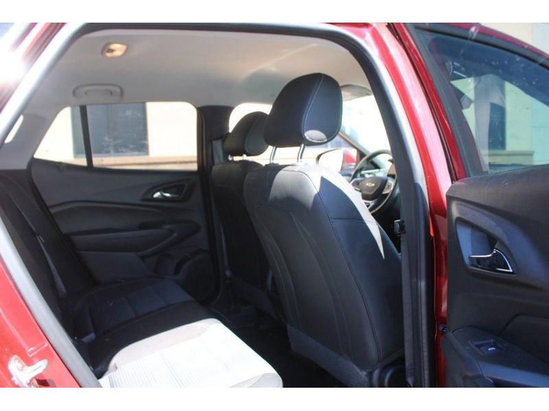 Used 2024 Chevrolet Trax LT w/ Driver Confidence Package FWD image 11