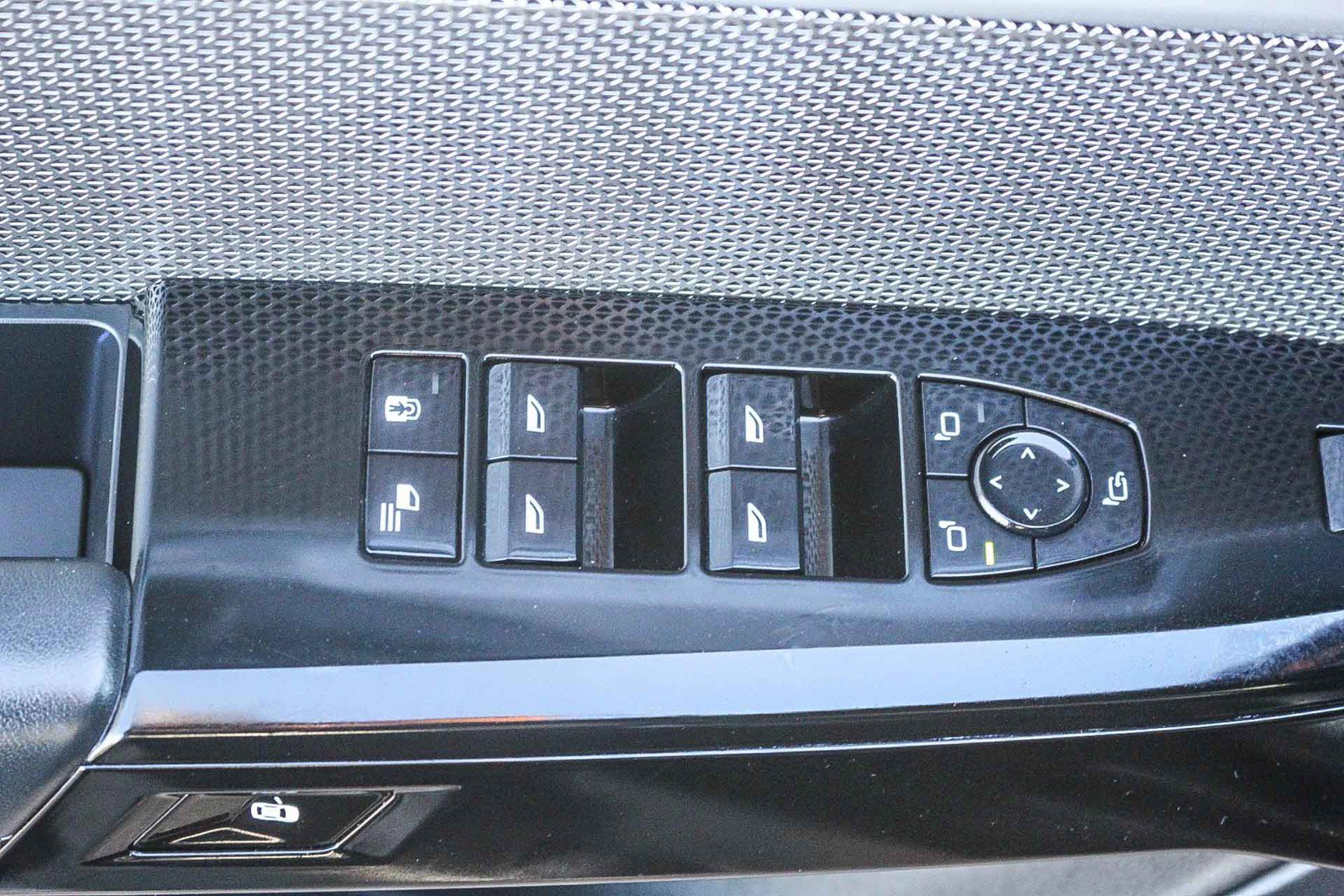 Used 2023 BMW 760i xDrive w/ Luxury Rear Seating Package image 20