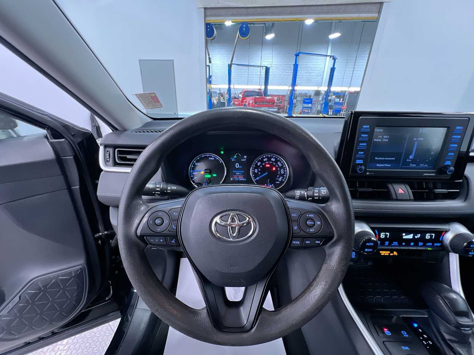 Used 2021 Toyota RAV4 XLE AWD/4WD image 15