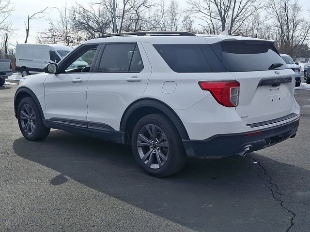 Used 2023 Ford Explorer XLT w/ Equipment Group 202A image 7