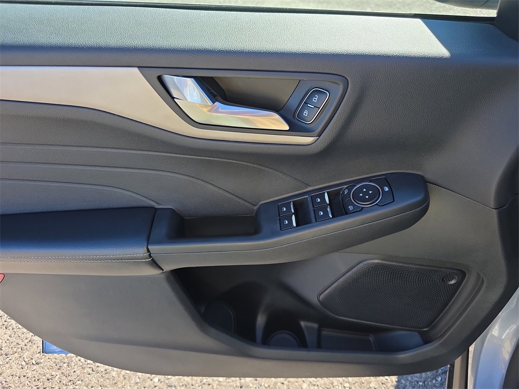 Used 2022 Ford Escape SEL image 18