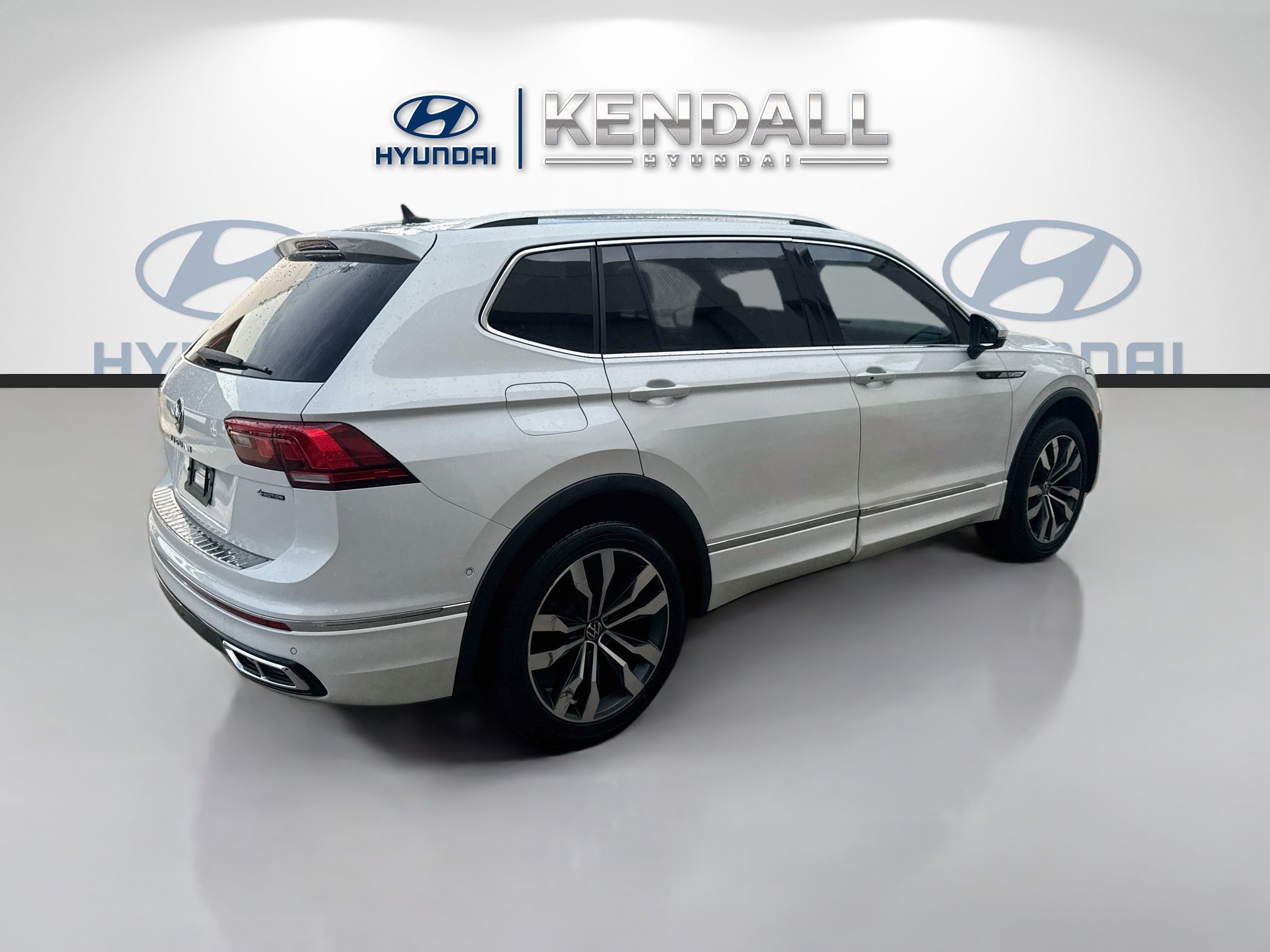 Used 2022 Volkswagen Tiguan SEL R-Line AWD/4WD image 6