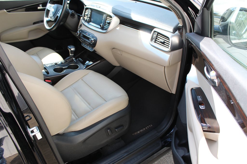 Used 2019 Kia Sorento EX w/ EX Touring Package image 12