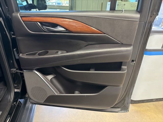Used 2016 Cadillac Escalade ESV Luxury image 25