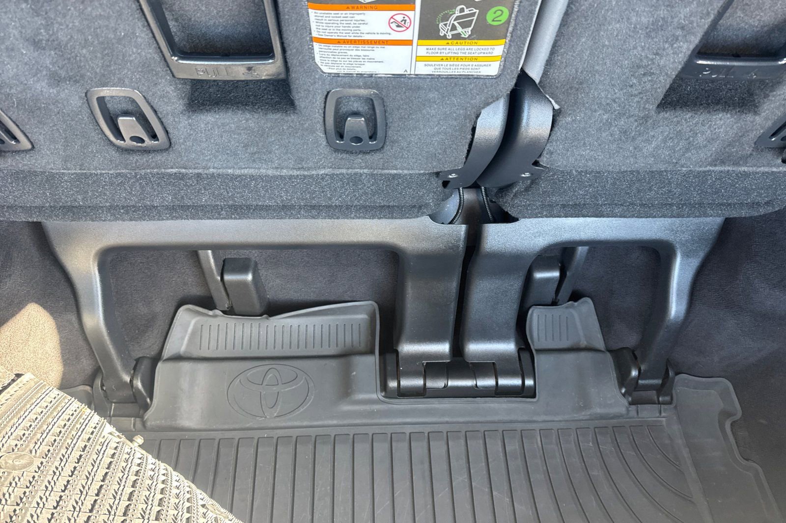 Used 2021 Toyota Sienna XLE w/ XLE Plus Package image 21