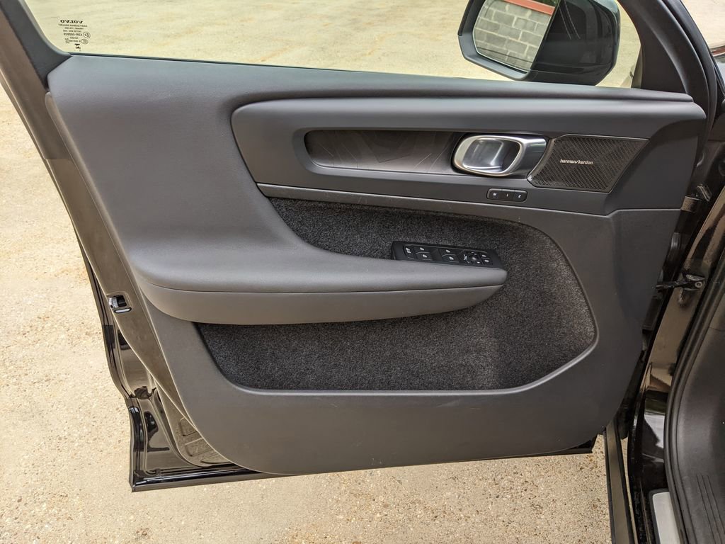Certified 2023 Volvo C40 P8 Recharge Ultimate AWD/4WD image 9