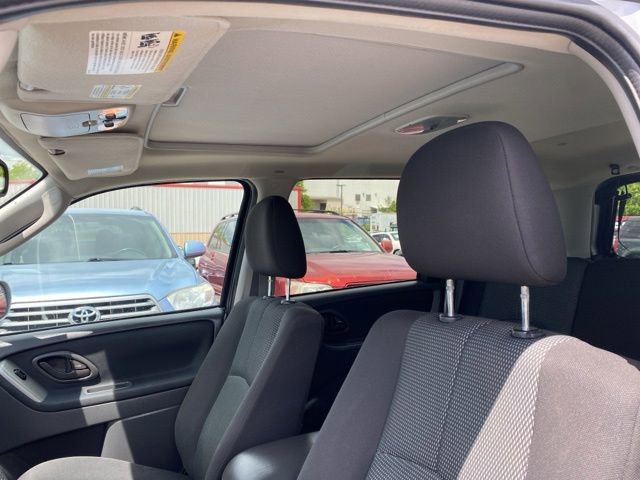 Used 2005 MAZDA Tribute s w/ Package 1 AWD/4WD image 10