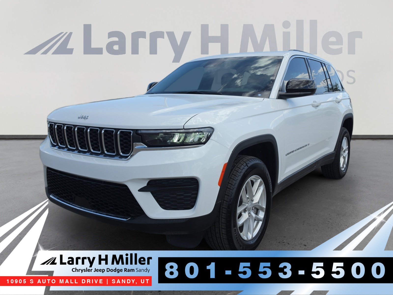 Used 2025 Jeep Grand Cherokee Laredo X w/ Trailer Tow Package AWD/4WD image 1