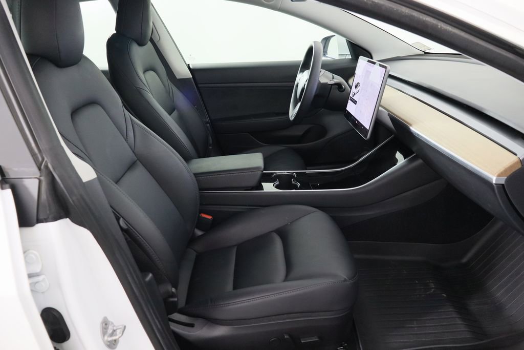 Used 2020 Tesla Model 3 Standard Range image 17