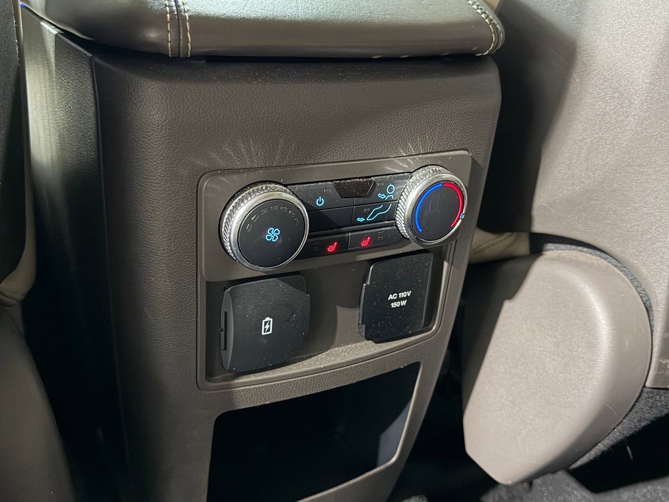 Used 2020 Ford Explorer Platinum w/ Premium Technology Package AWD/4WD image 37