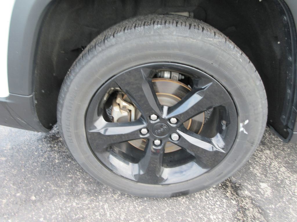 Used 2022 Jeep Grand Cherokee L Limited w/ Black Appearance Package AWD/4WD image 9