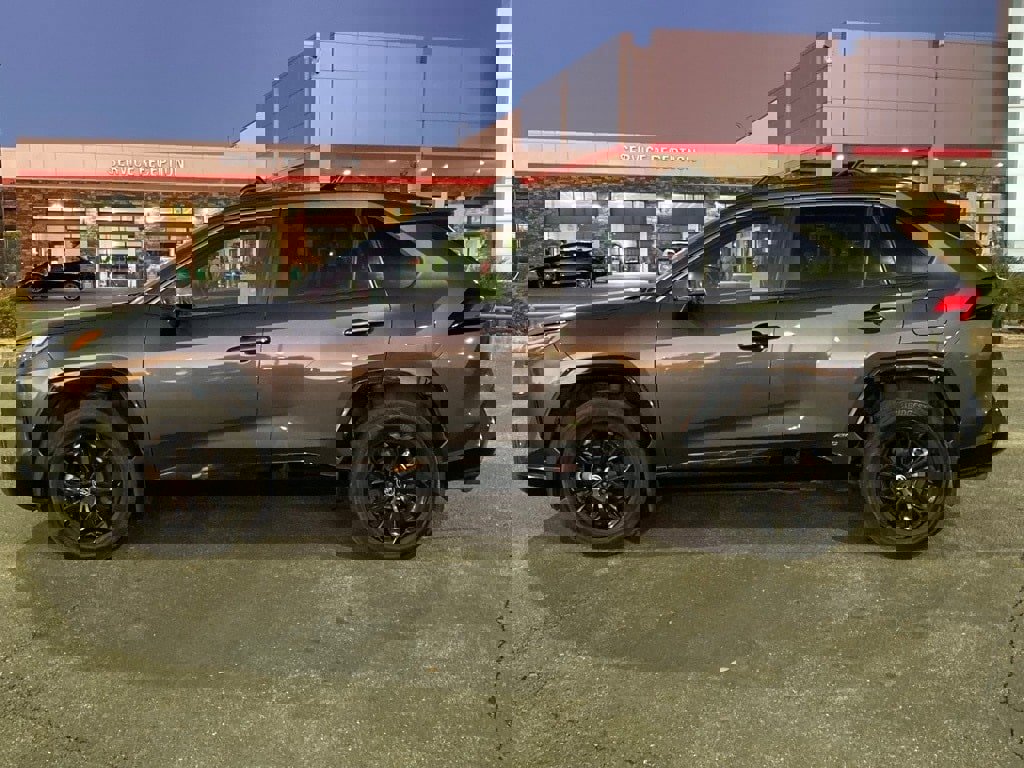 Used 2022 Toyota RAV4 SE image 8