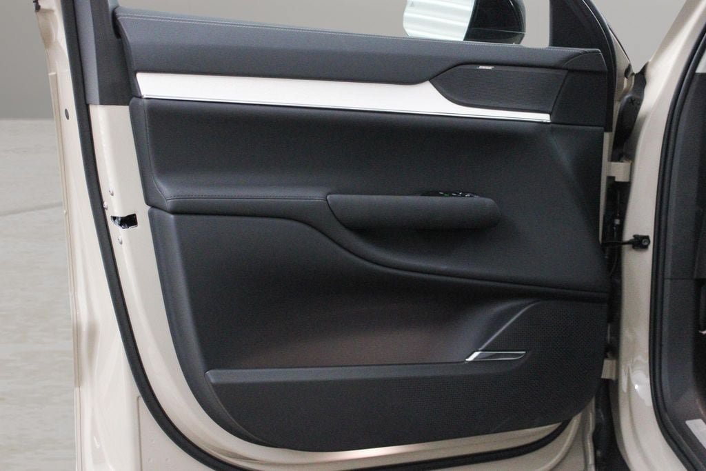 New 2026 Volvo EX90 Ultra AWD/4WD image 16