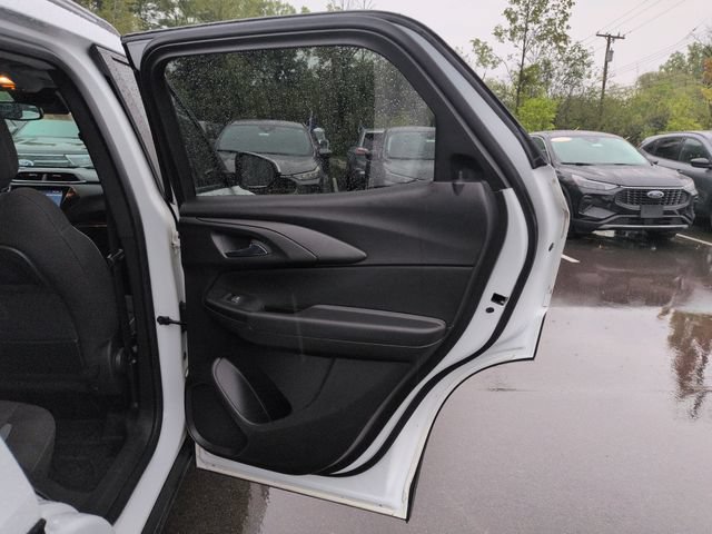 Used 2023 Chevrolet TrailBlazer LT w/ Convenience Package AWD/4WD image 16