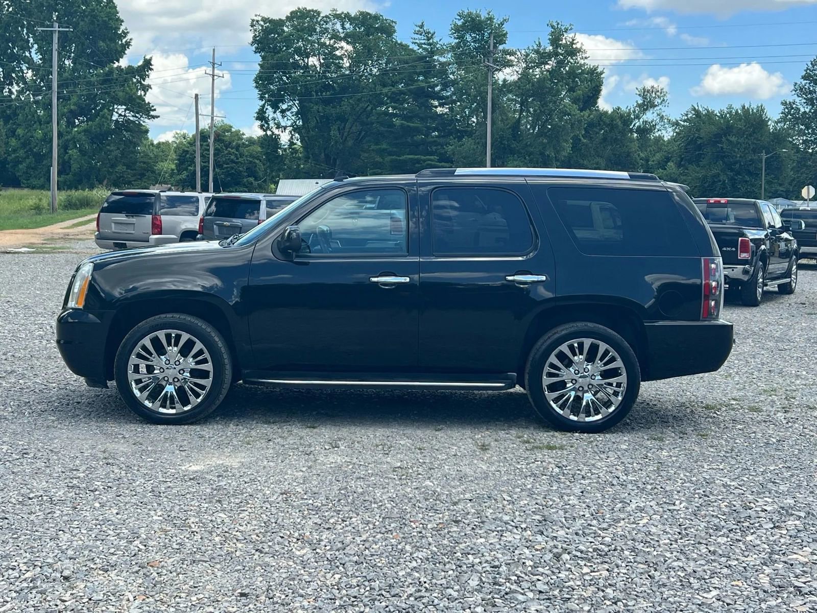Used 2008 GMC Yukon Denali image 2