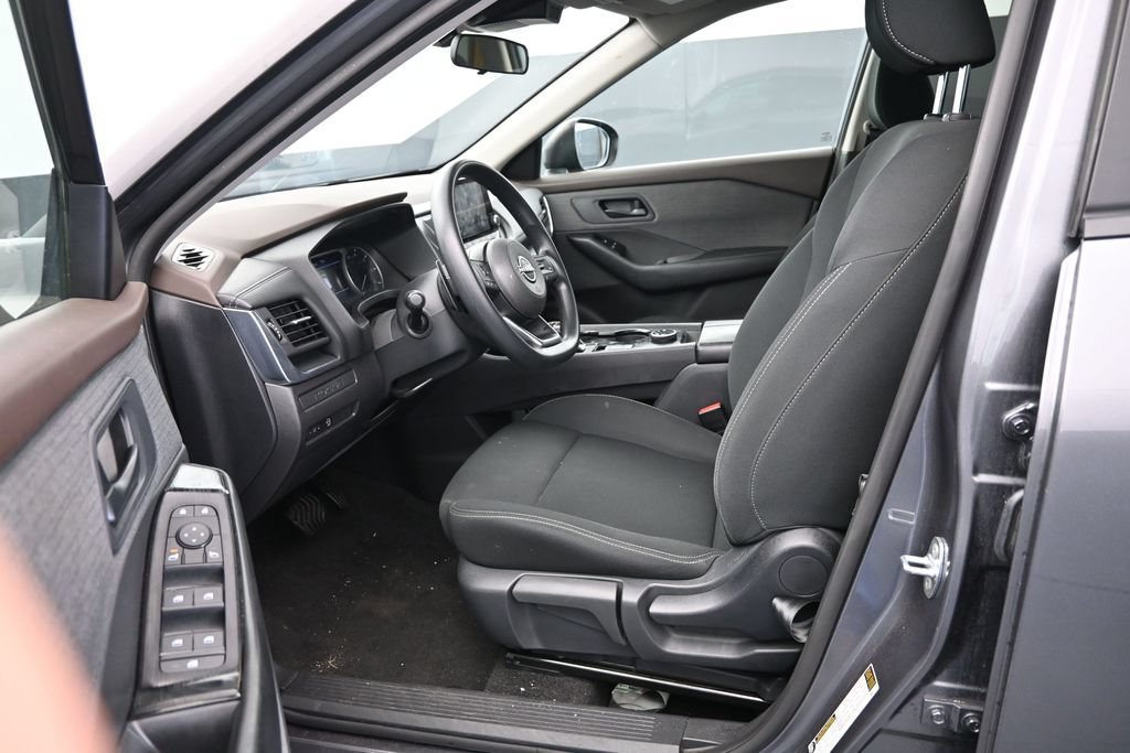 Used 2023 Nissan Rogue S AWD/4WD image 21