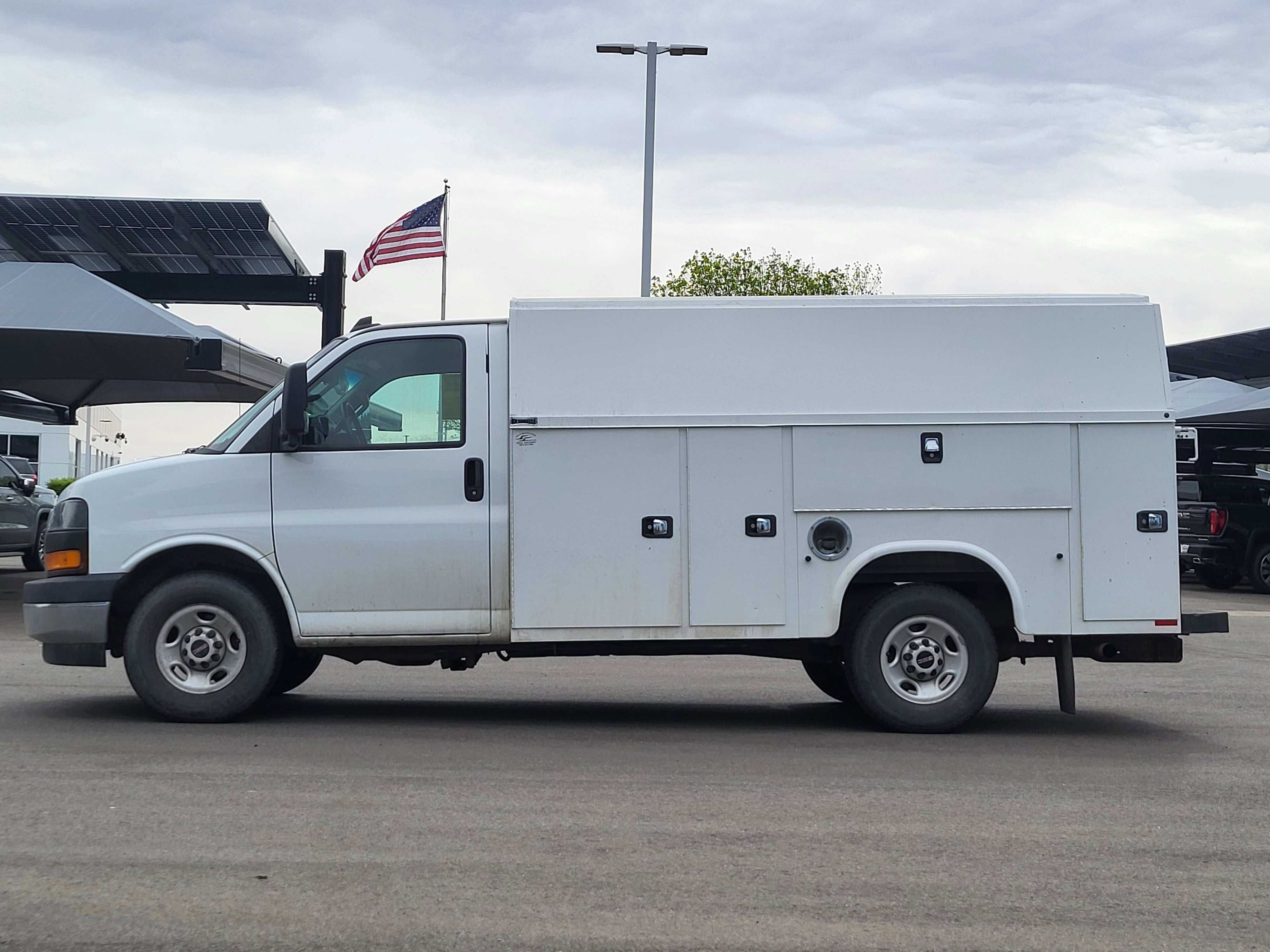 Used 2020 GMC Savana 3500 w/ Power Convenience Package RWD image 4