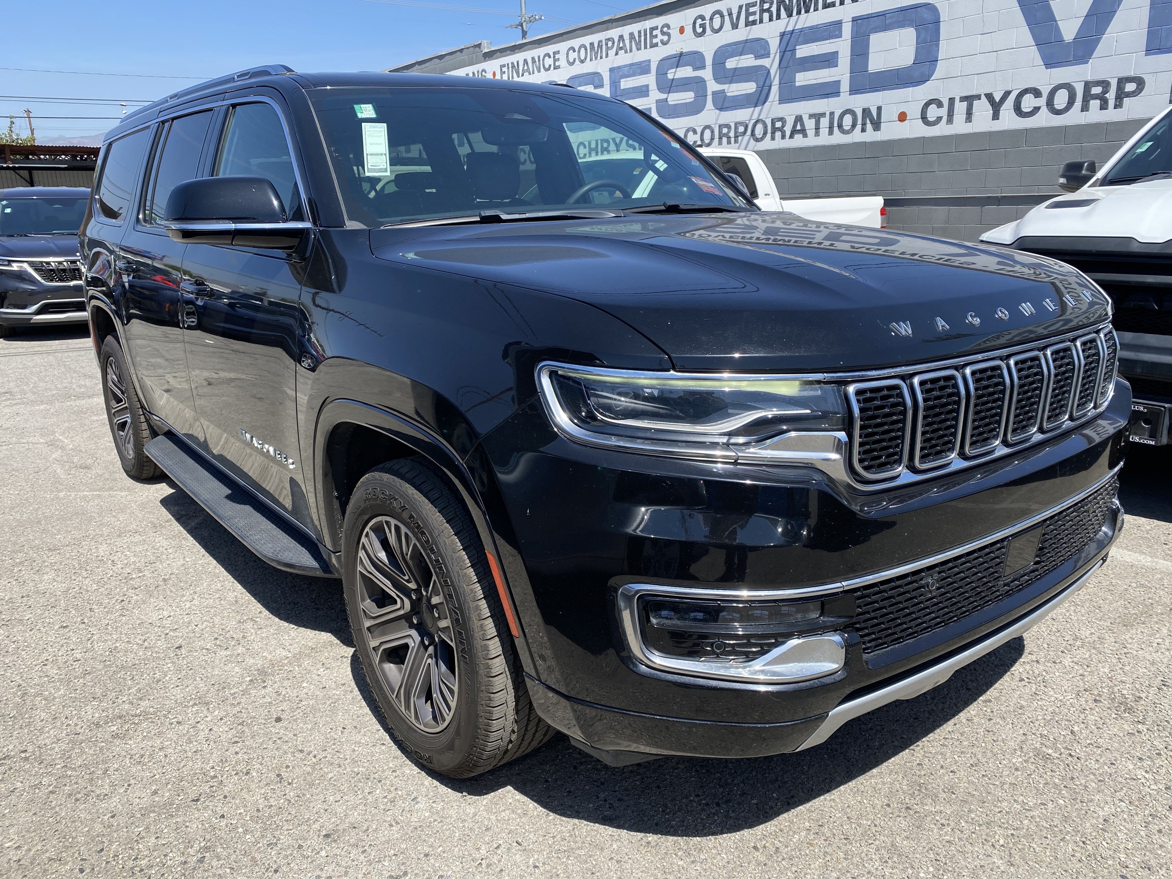 Used 2024 Jeep Wagoneer L Series II w/ Flexible Seating Group AWD/4WD image 4