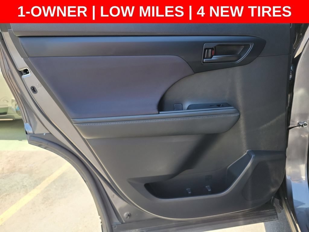 Used 2021 Toyota Highlander L FWD image 16
