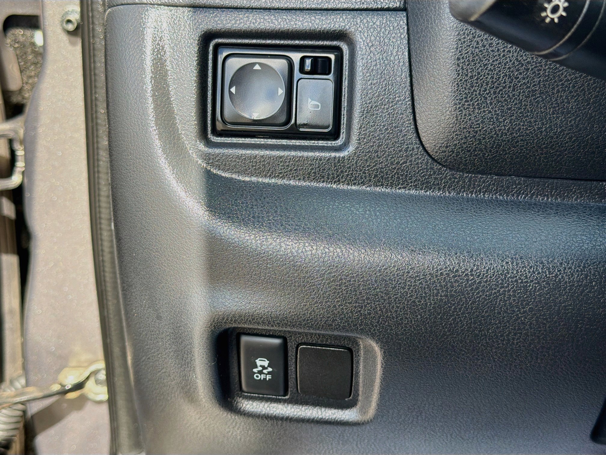 Used 2015 Nissan Versa SV FWD image 30