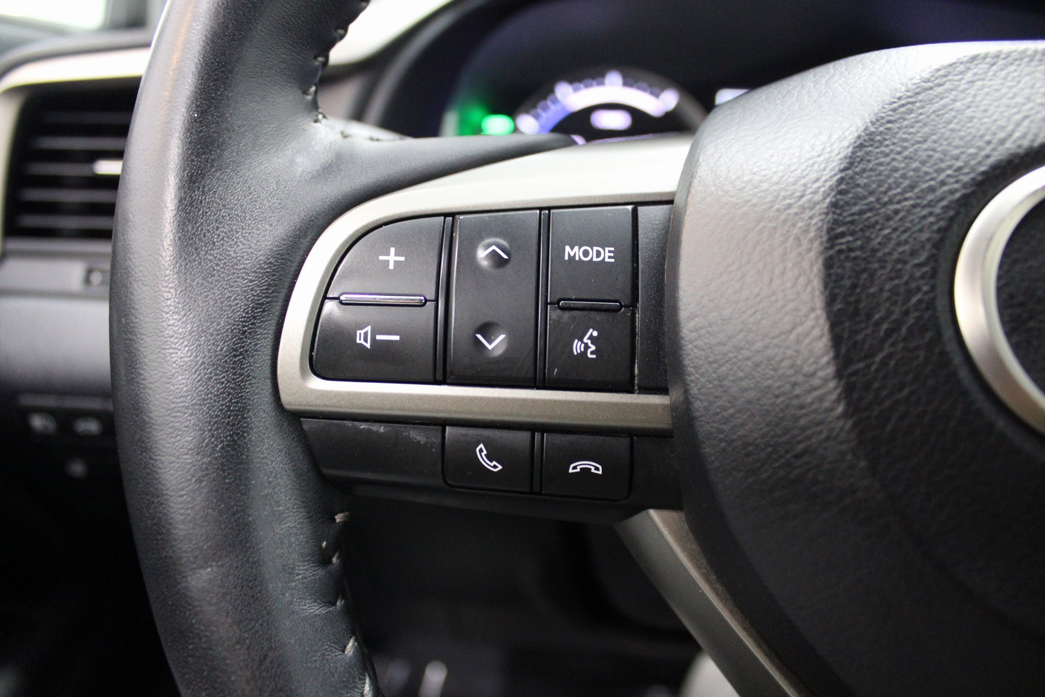 Used 2019 Lexus RX 450h AWD image 37