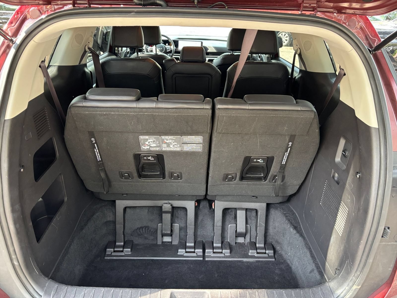 Used 2026 Kia Carnival FWD image 34
