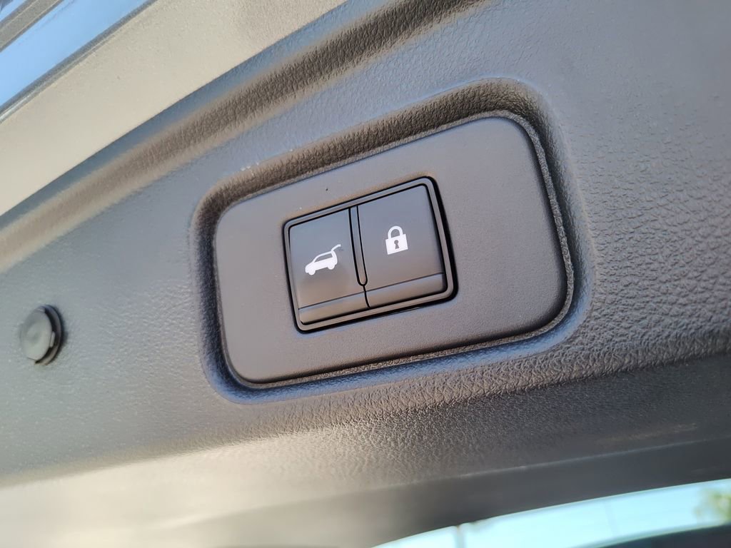 Used 2025 Nissan Pathfinder Platinum image 8