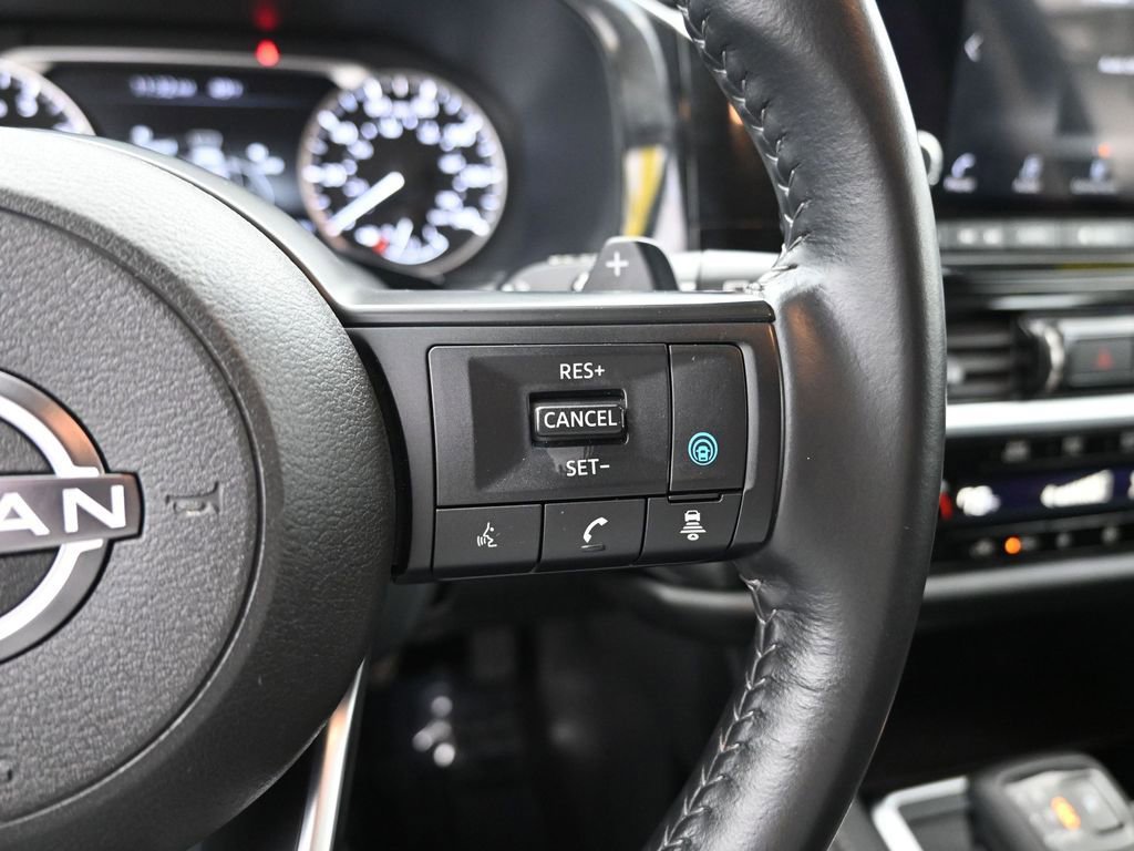 Used 2025 Nissan Pathfinder SV AWD/4WD image 30