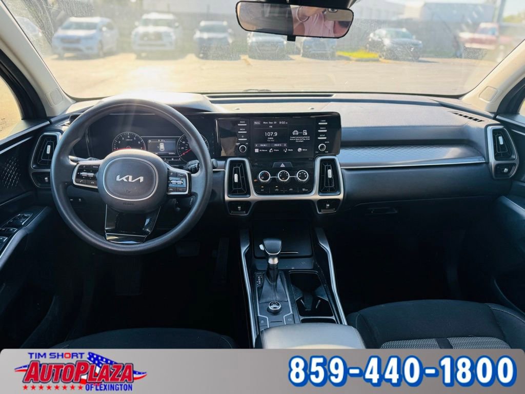 Used 2022 Kia Sorento LX image 17