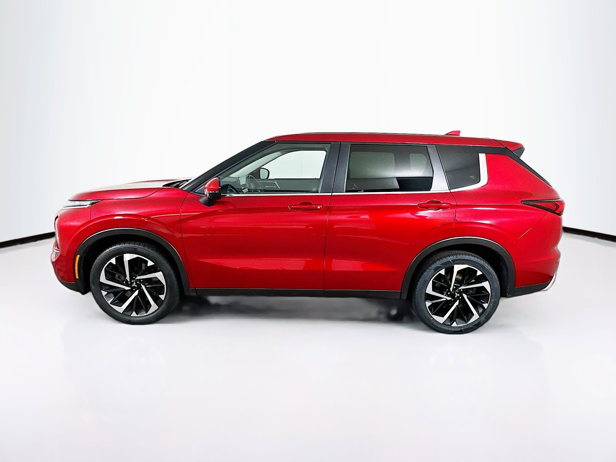 Used 2024 Mitsubishi Outlander SE image 4