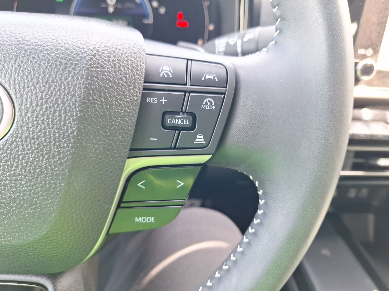 Used 2025 Toyota Camry SE w/ Convenience Package FWD image 19