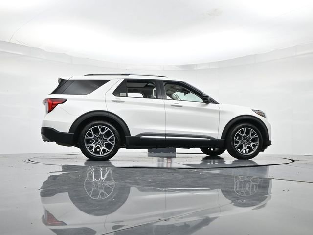 Certified 2025 Ford Explorer Platinum w/ Ultimate Package image 32