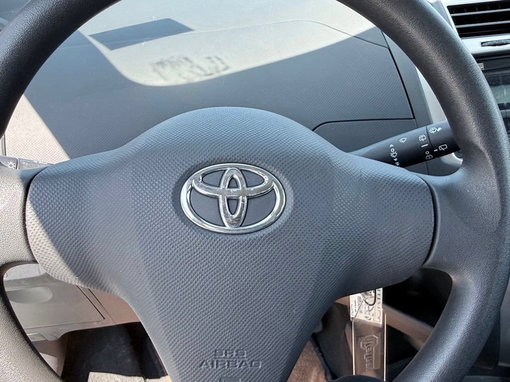 Used 2009 Toyota Yaris 2-Door Hatchback FWD image 10