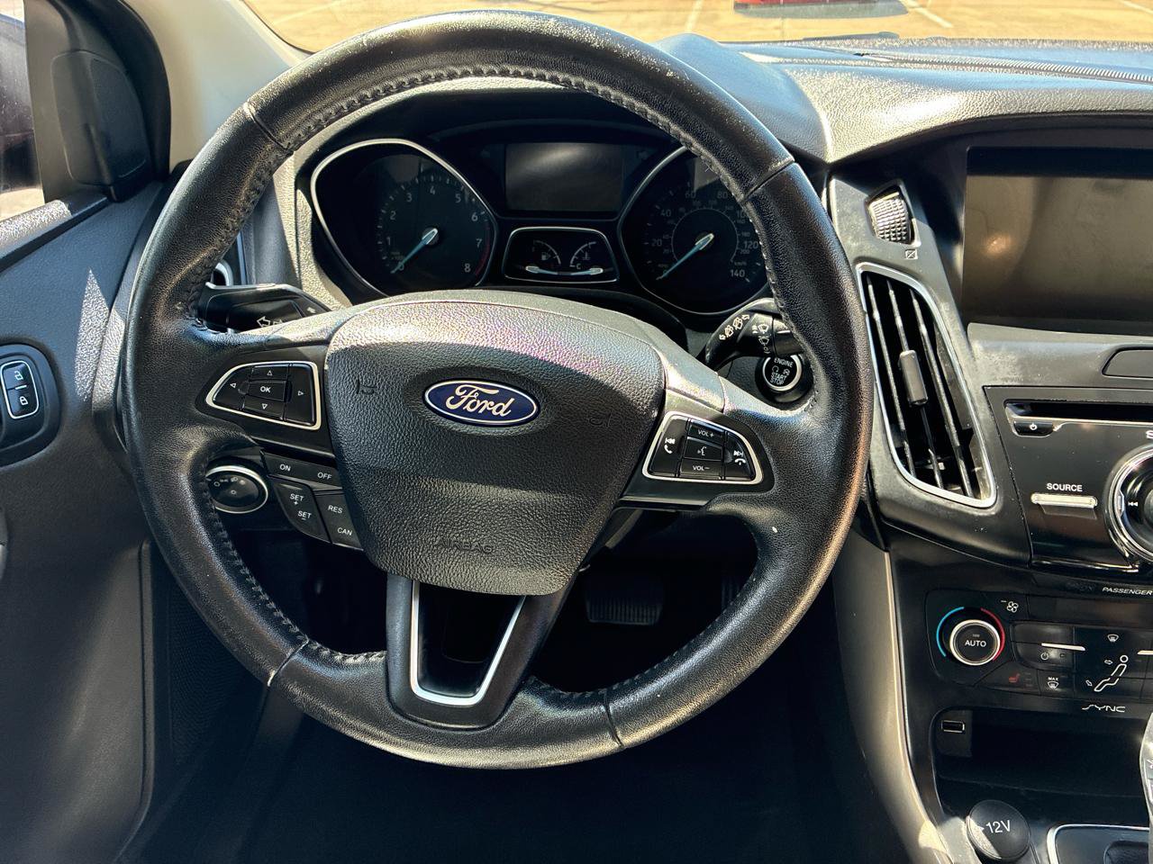 Used 2018 Ford Focus Titanium FWD image 43
