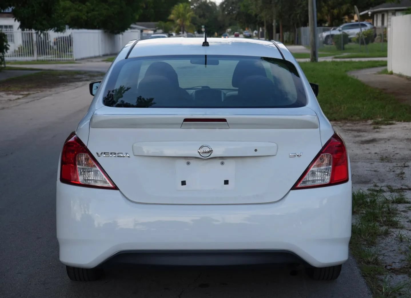 Used 2018 Nissan Versa SV FWD image 7