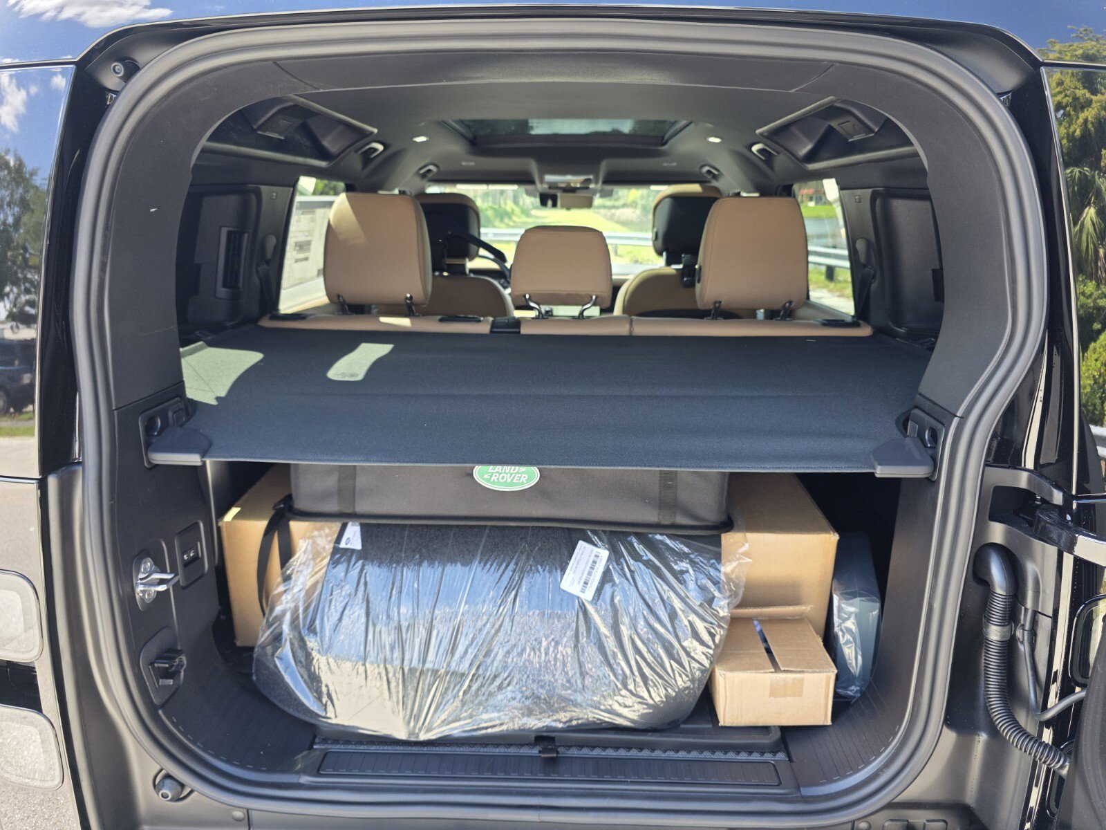 New 2026 Land Rover Defender 110 X-Dynamic SE image 15