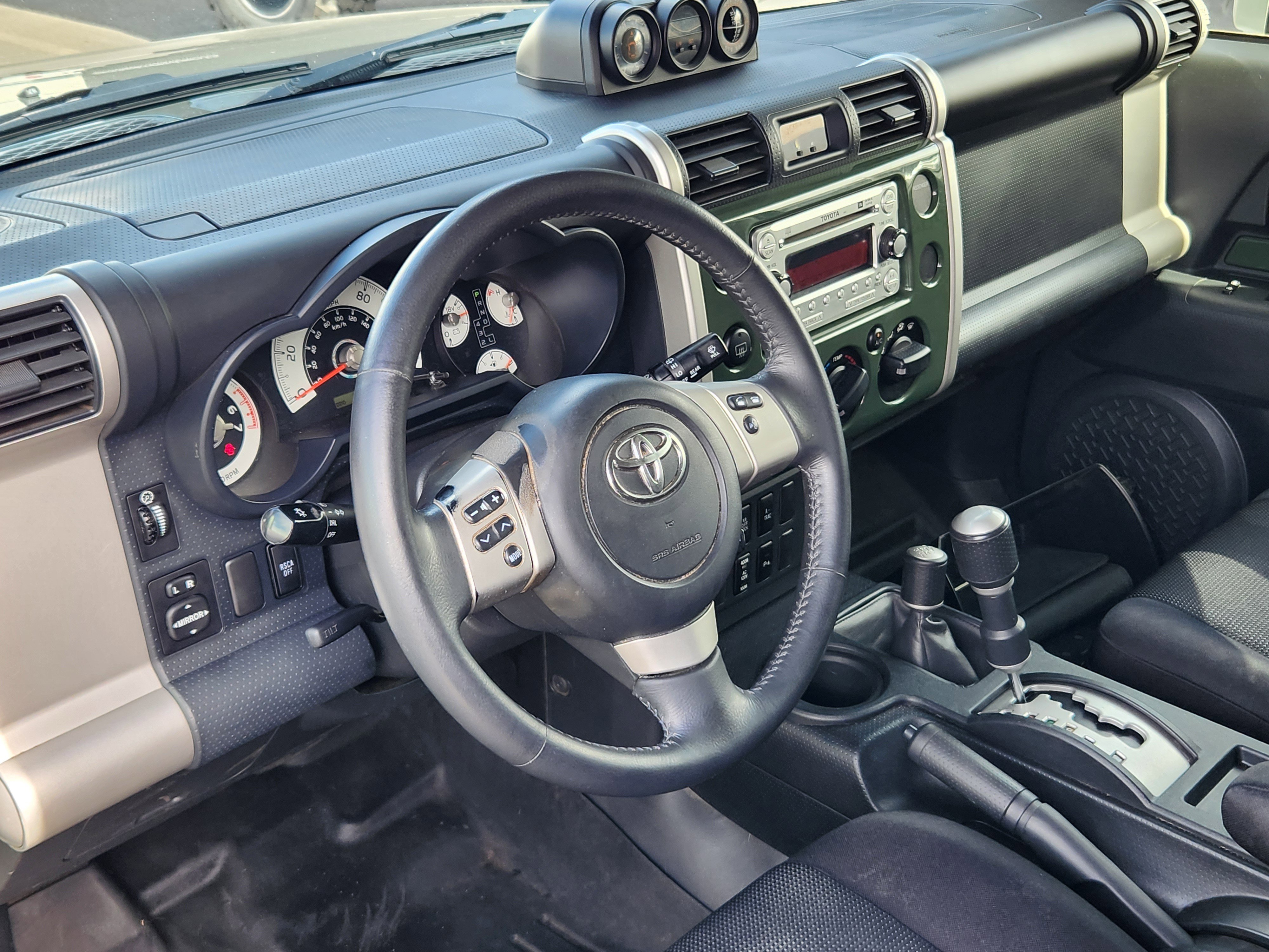 Used 2014 Toyota FJ Cruiser 4WD w/ Upgrade Package image 17