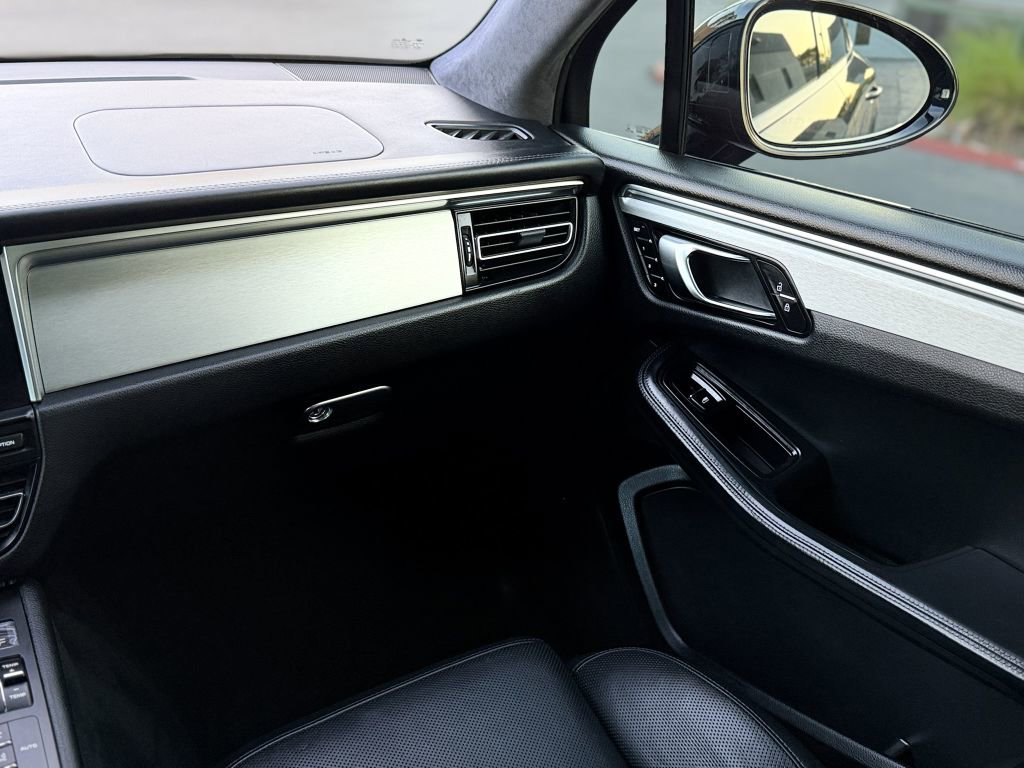 Used 2020 Porsche Macan Turbo AWD/4WD image 33