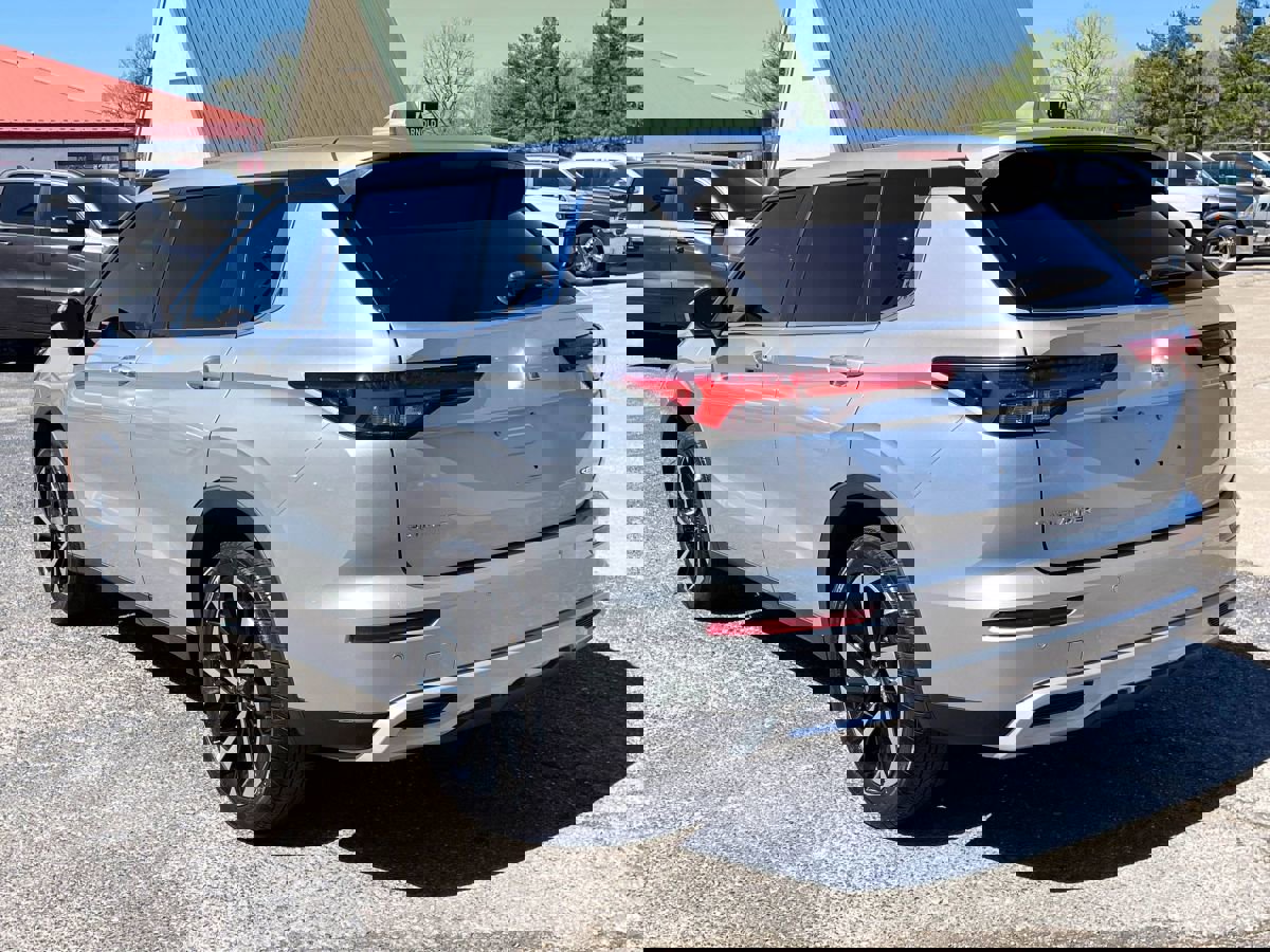 Used 2022 Mitsubishi Outlander SE image 5