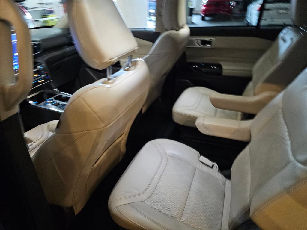 Used 2022 Ford Explorer Platinum w/ Equipment Group 601A AWD/4WD image 11