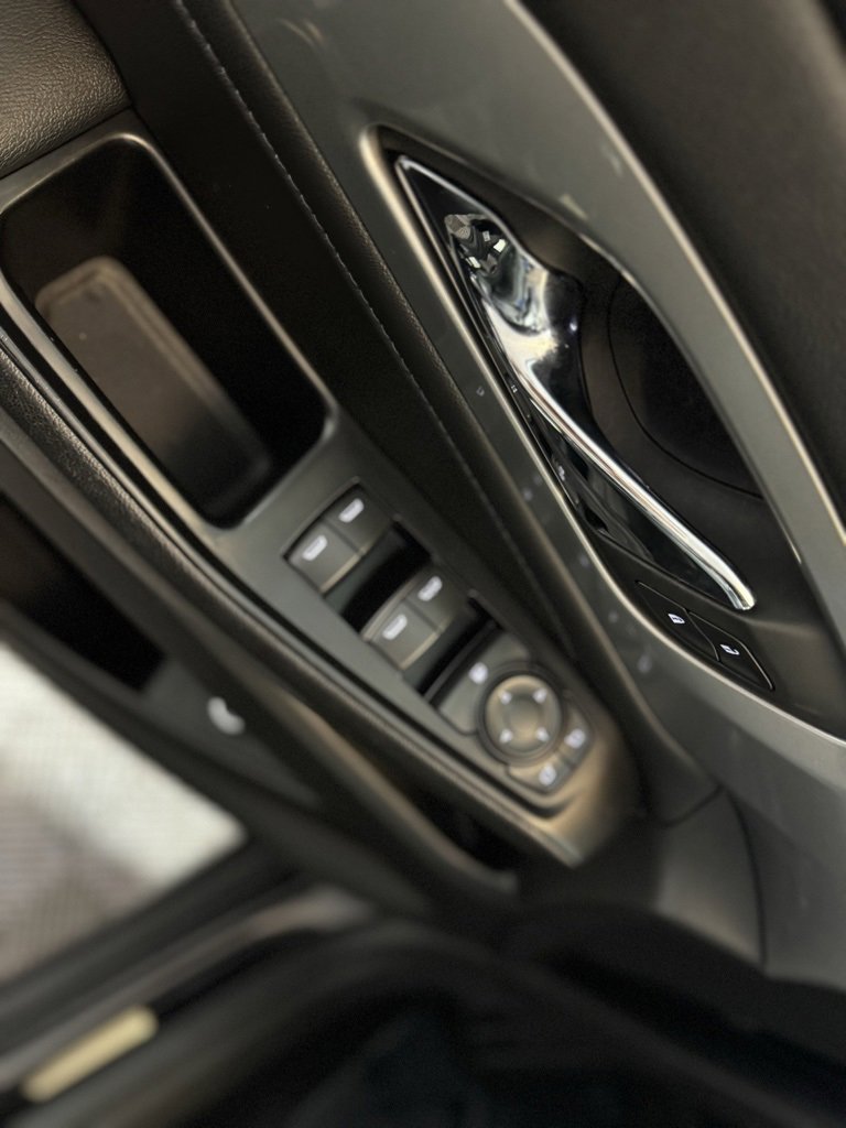 Used 2022 Chevrolet Traverse LT image 22