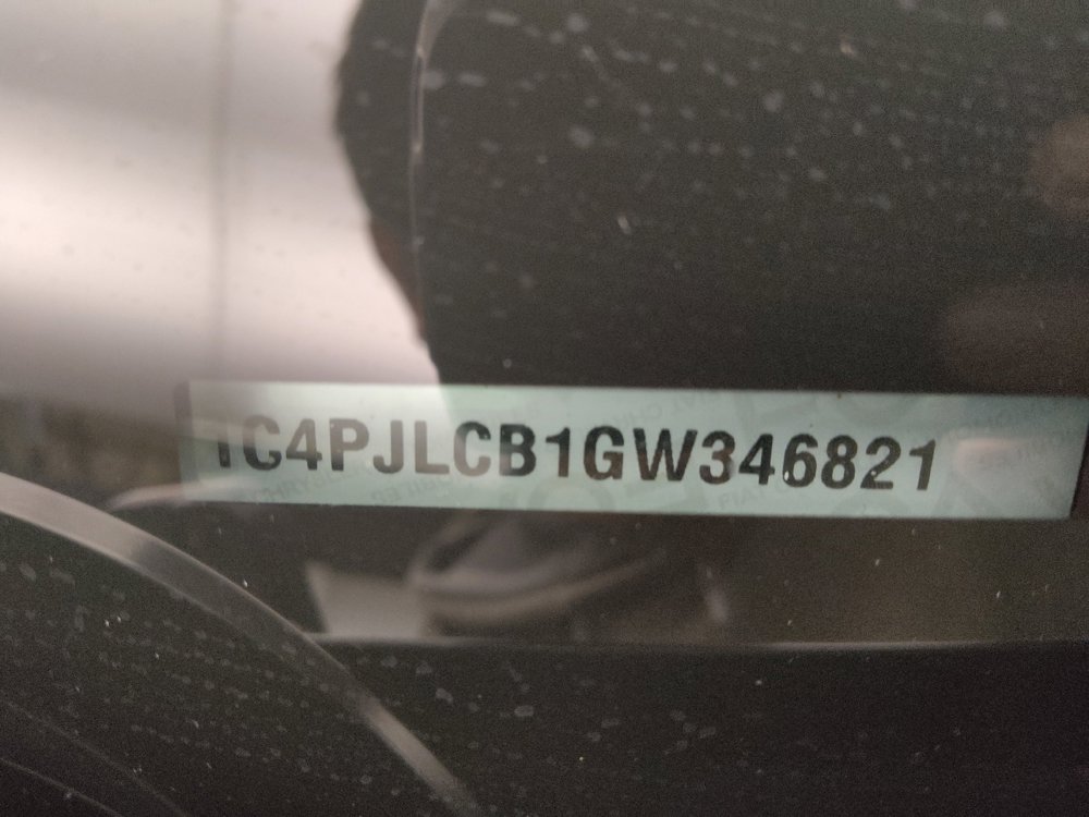 Used 2016 Jeep Cherokee Latitude w/ Cold Weather Group image 33