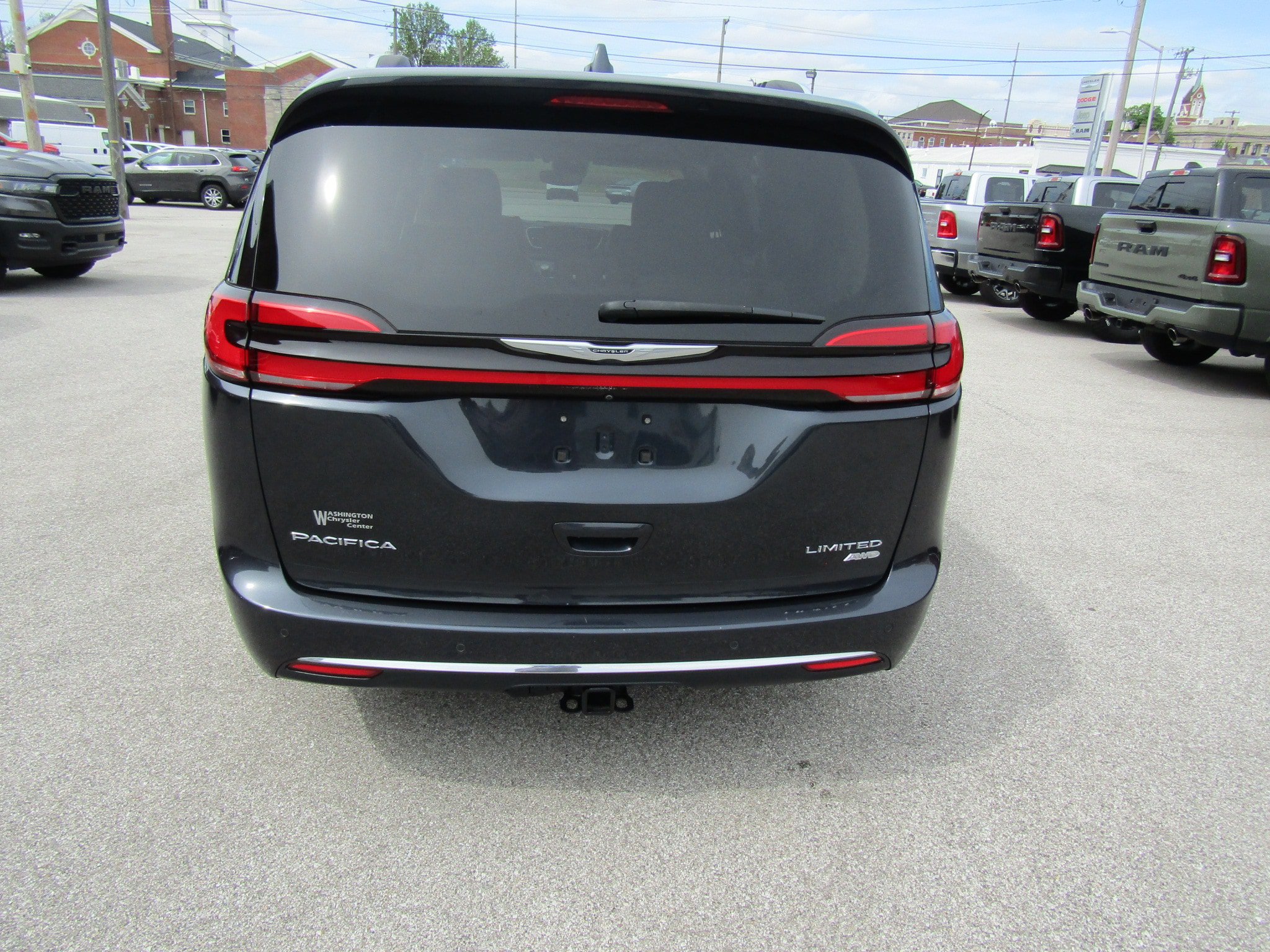 Used 2021 Chrysler Pacifica Limited w/ Premium & Safety Sphere Group AWD/4WD image 4