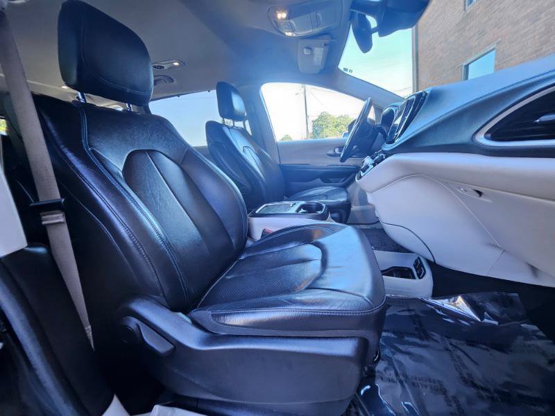 Used 2021 Chrysler Pacifica Touring-L FWD image 68
