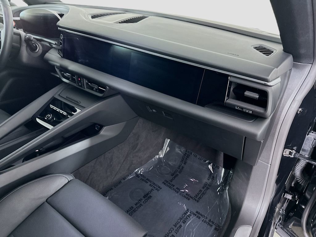 Certified 2025 Porsche Macan Electric RWD image 30