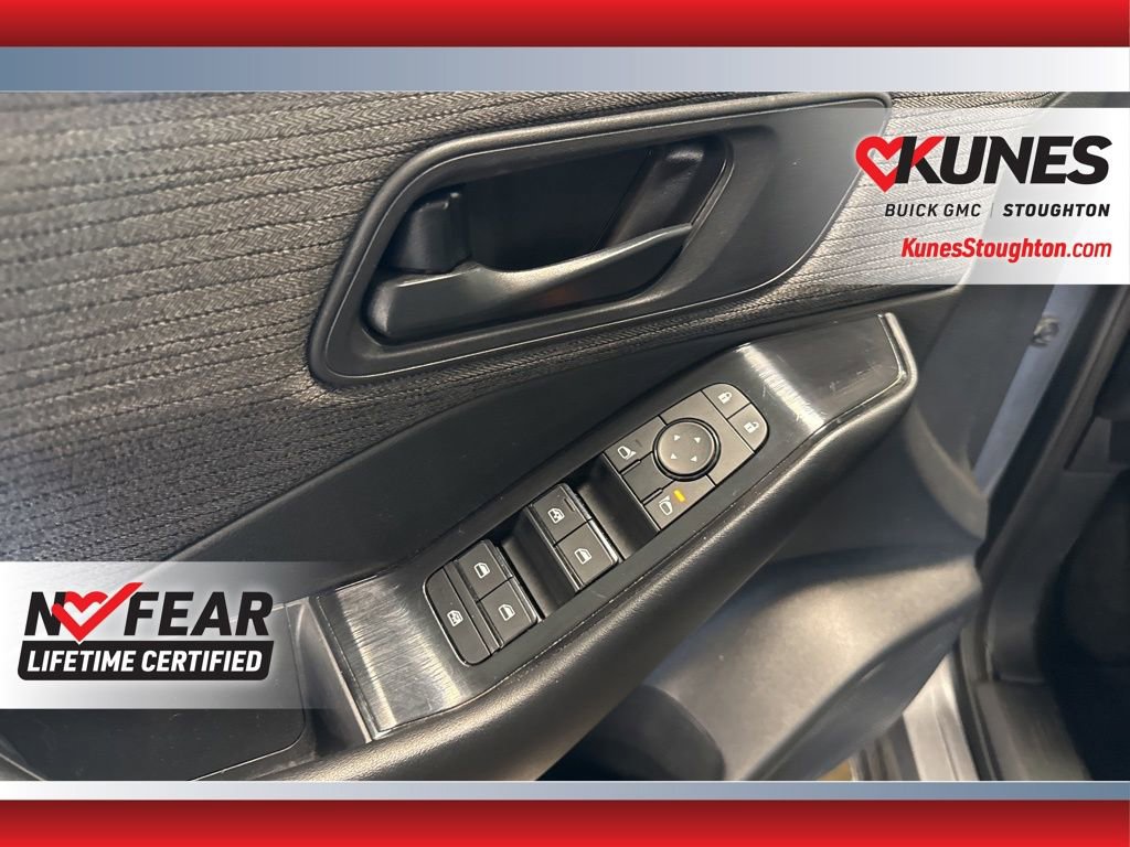 Used 2023 Nissan Rogue S image 20