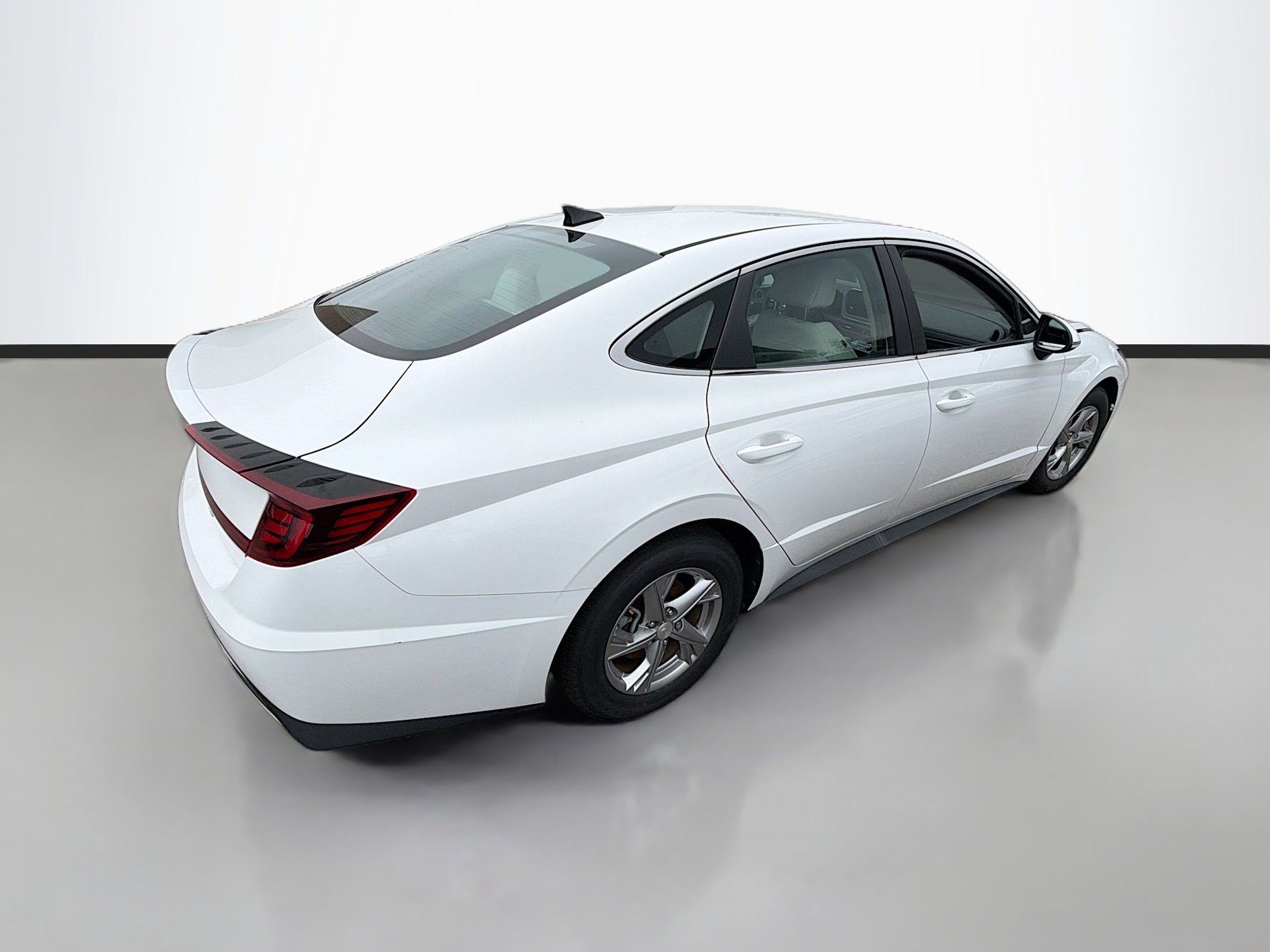 Used 2023 Hyundai Sonata SE w/ Preferred Accessory Package image 2