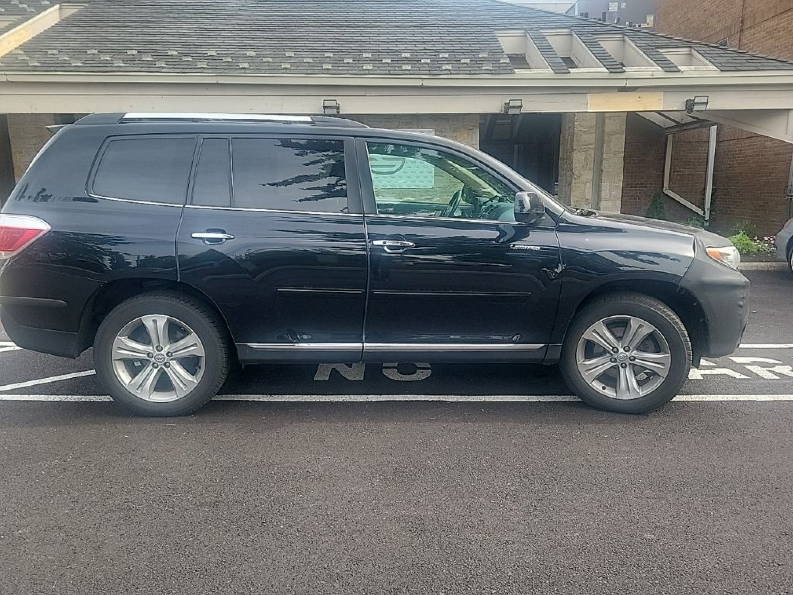 Used 2013 Toyota Highlander Limited AWD/4WD image 6